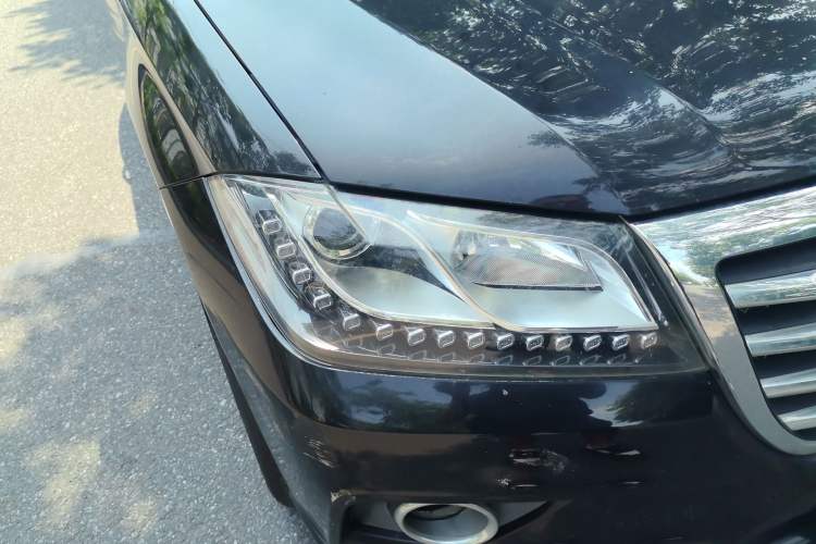 Used Haval H2 2017 Red-Label 1.5T Manual Two-Wheel Drive Luxury Model Right Front Headlight