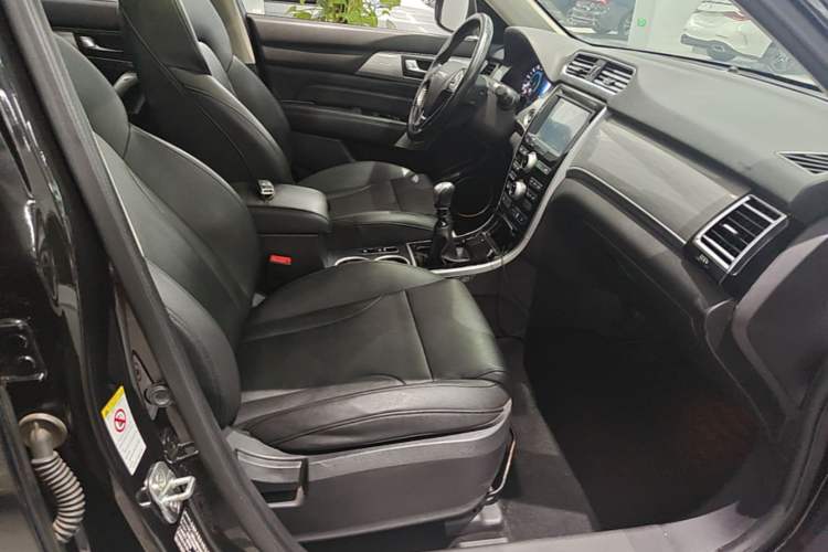 Used Haval H2 2017 Red-Label 1.5T Manual Two-Wheel Drive Luxury Model Right Front Seat