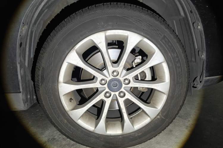 Used Haval H2 2017 Red-Label 1.5T Manual Two-Wheel Drive Luxury Model Right Front Wheel Hub