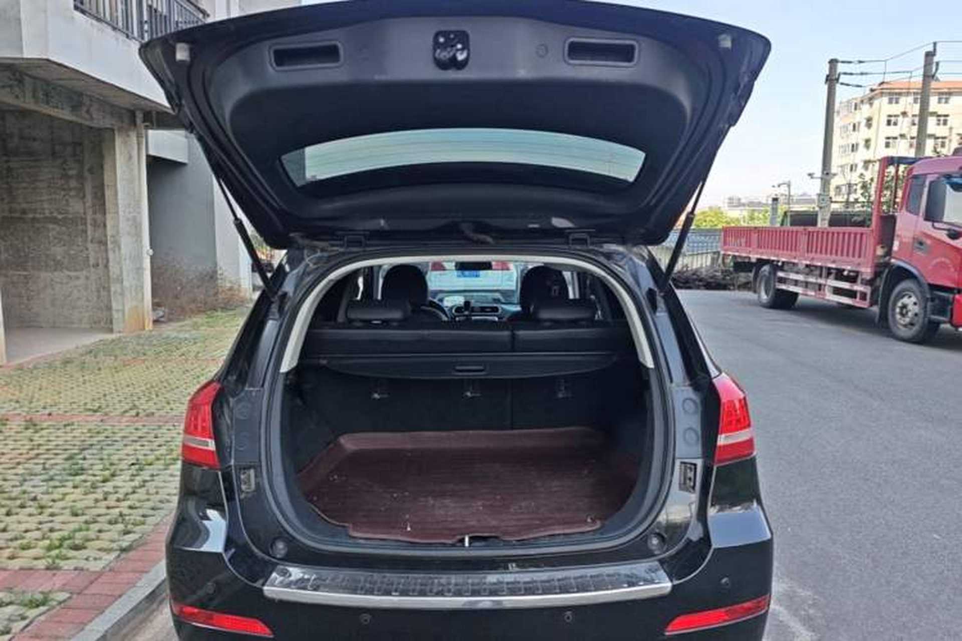 Used Haval H2 2017 Red-Label 1.5T Automatic Two-Wheel Drive Luxury Model Trunk