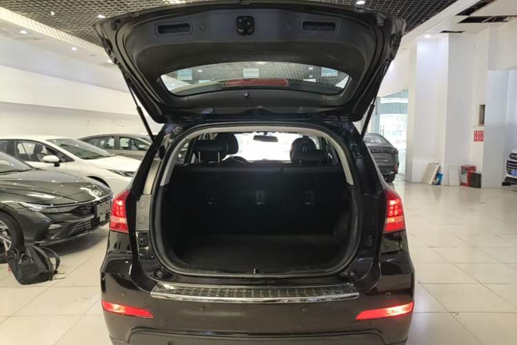 Used Haval H2 2017 Red-Label 1.5T Manual Two-Wheel Drive Comfort Model Trunk
