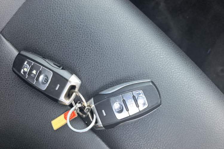 Used Haval H2 2017 Red-Label 1.5T Automatic Two-Wheel Drive Luxury Model Vehicle Key