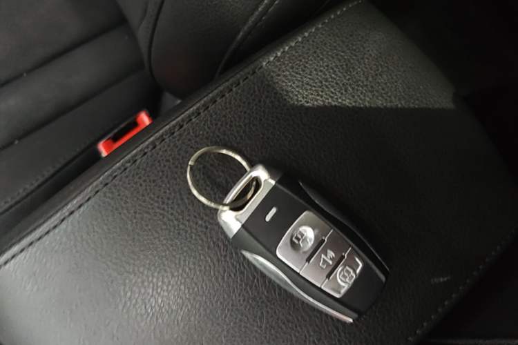 Used Haval H2 2017 Red-Label 1.5T Manual Two-Wheel Drive Luxury Model Vehicle Key