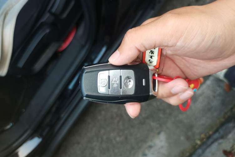 Used Haval H2 2017 Red-Label 1.5T Manual Two-Wheel Drive Comfort Model Vehicle Key