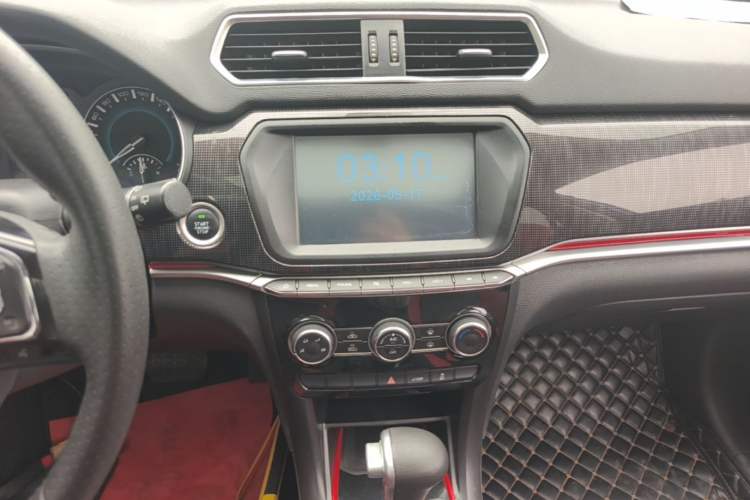 Used Haval H2 2017 Blue Label 1.5T Automatic Two-Wheel Drive Luxury Model Audio And AC Panel
