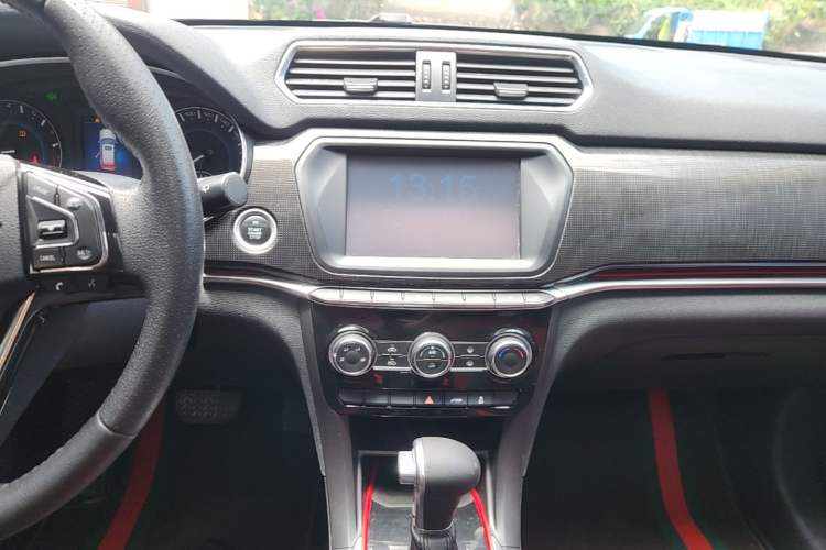 Used Haval H2 2017 Blue Label 1.5T Automatic Two-Wheel Drive Luxury Model Audio And AC Panel