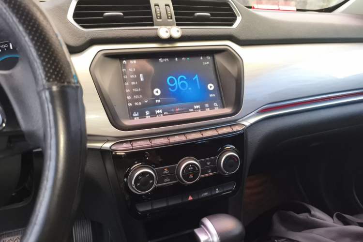 Used Haval H2 2017 Blue Label 1.5T Automatic Two-Wheel Drive Luxury Model Audio And AC Panel