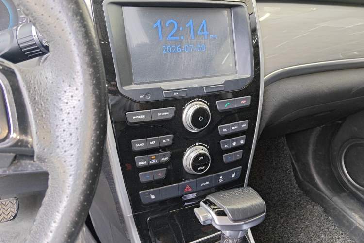 Used Haval H2 2017 Red-Label 1.5T Automatic Two-Wheel Drive Luxury Model Audio And AC Panel