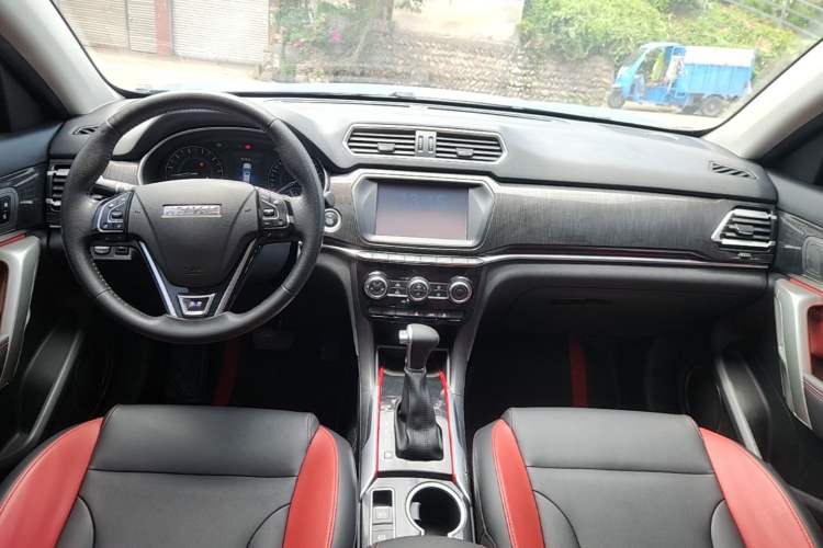 Used Haval H2 2017 Blue Label 1.5T Automatic Two-Wheel Drive Luxury Model Center Console