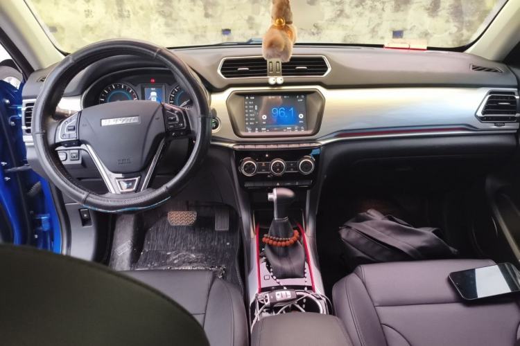 Used Haval H2 2017 Blue Label 1.5T Automatic Two-Wheel Drive Luxury Model Center Console
