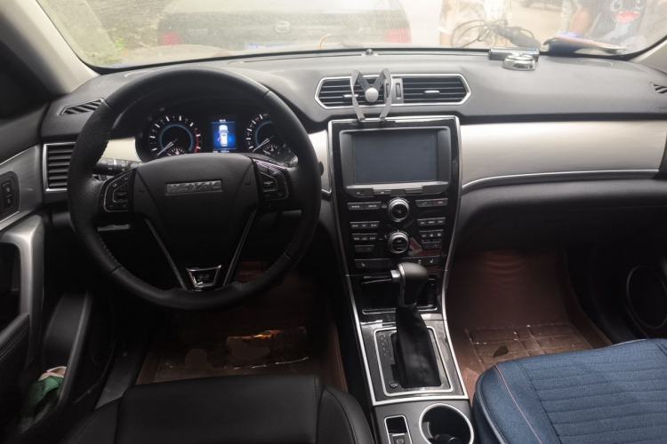 Used Haval H2 2017 Red-Label 1.5T Automatic Two-Wheel Drive Luxury Model Center Console