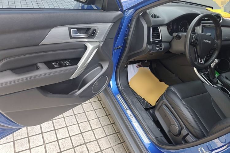 Used Haval H2 2017 Red-Label 1.5T Automatic Two-Wheel Drive Luxury Model Driver Seat