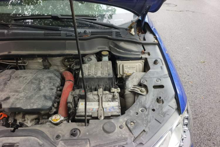 Used Haval H2 2017 Red-Label 1.5T Manual Two-Wheel-Drive Elite Model Engine Bay Left