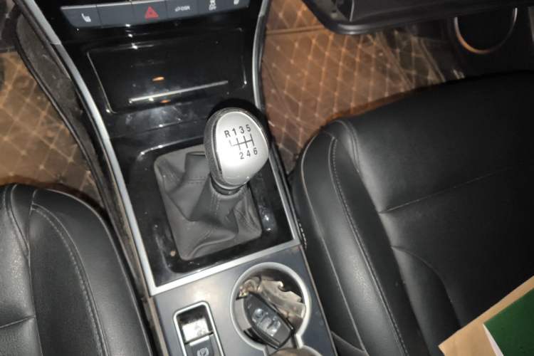 Used Haval H2 2017 Red-Label 1.5T Manual Two-Wheel Drive Luxury Model Gear Lever