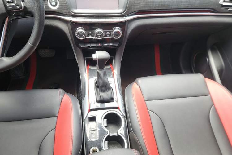 Used Haval H2 2017 Blue Label 1.5T Automatic Two-Wheel Drive Luxury Model Gear Lever