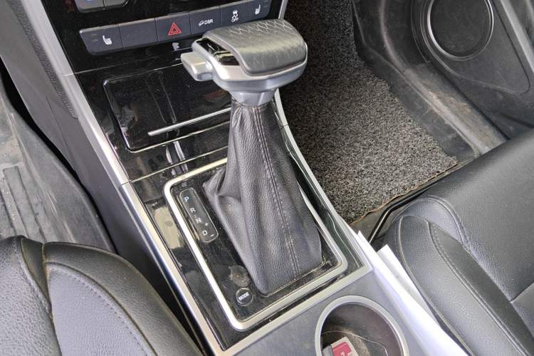 Used Haval H2 2017 Red-Label 1.5T Automatic Two-Wheel Drive Luxury Model Gear Lever