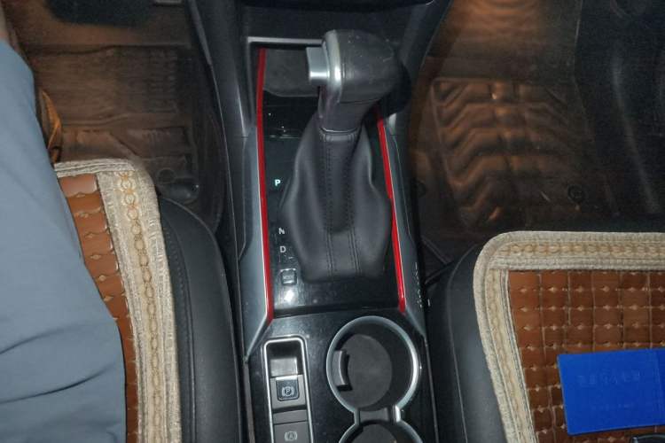 Used Haval H2 2017 Blue Label 1.5T Automatic Two-Wheel Drive Luxury Model Gear Lever