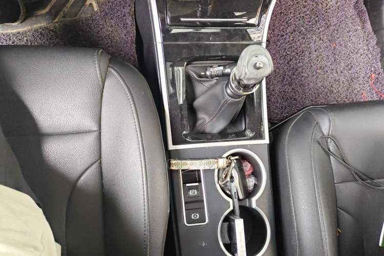 Used Haval H2 2017 Red-Label 1.5T Manual Two-Wheel Drive Luxury Model Gear Lever