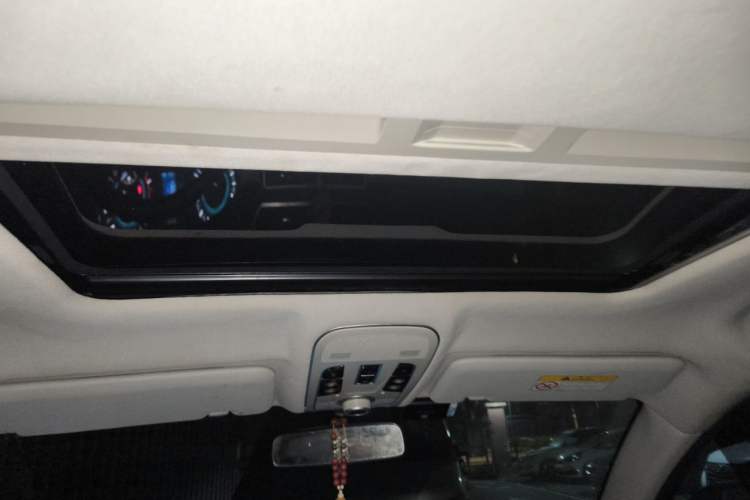 Used Haval H2 2017 Red-Label 1.5T Manual Two-Wheel Drive Luxury Model Headliner