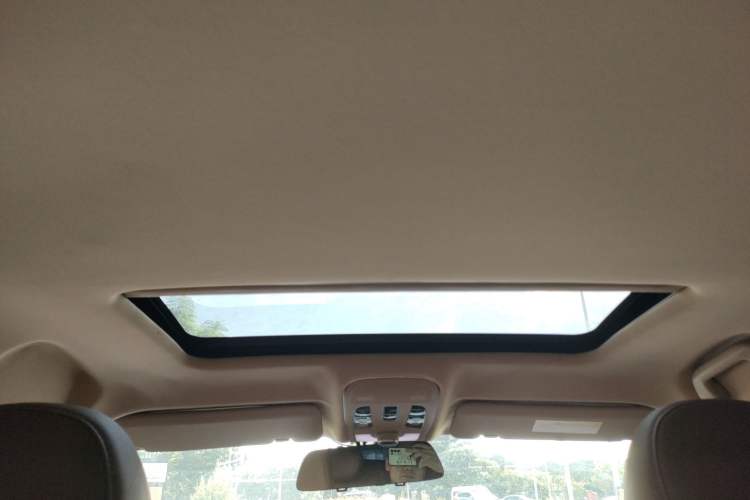 Used Haval H2 2017 Red-Label 1.5T Manual Two-Wheel Drive Luxury Model Headliner
