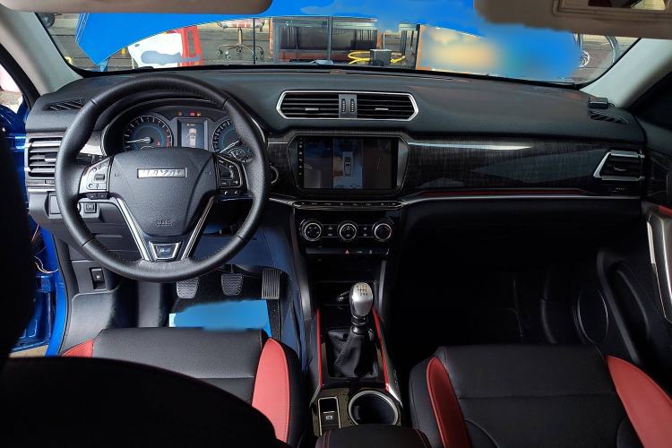 Used Haval H2 2017 Blue Label 1.5T Manual Two-Wheel Drive Elite Model Interior 2