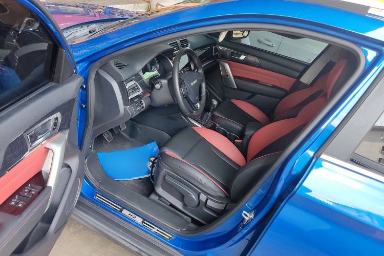 Used Haval H2 2017 Blue Label 1.5T Manual Two-Wheel Drive Elite Model Interior 3