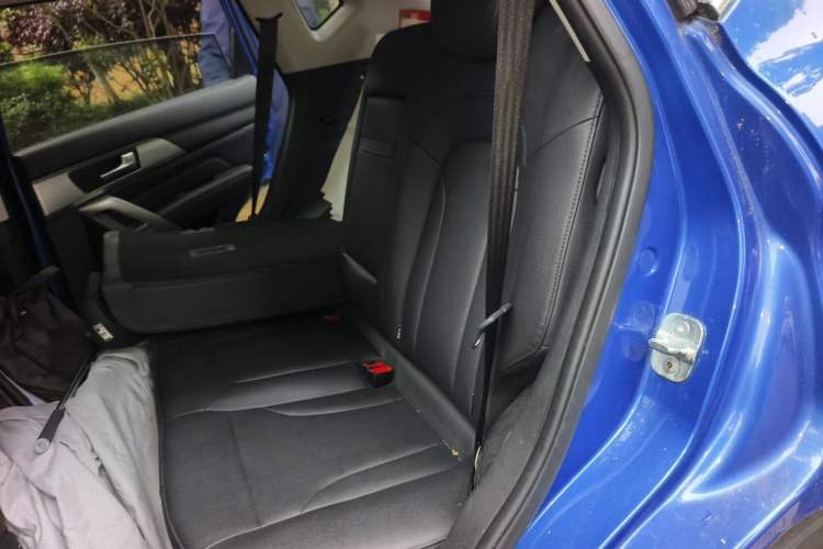 Used Haval H2 2017 Red-Label 1.5T Manual Two-Wheel-Drive Elite Model Left Rear Seat