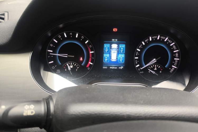 Used Haval H2 2017 Red-Label 1.5T Automatic Two-Wheel Drive Luxury Model Odometer Close Up