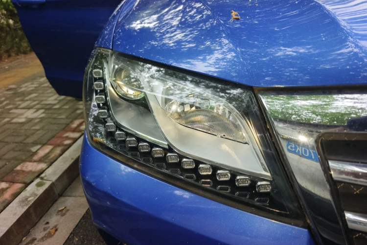 Used Haval H2 2017 Red-Label 1.5T Manual Two-Wheel-Drive Elite Model Right Front Headlight