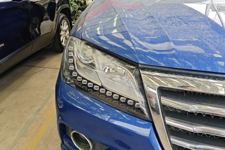 Used Haval H2 2017 Red-Label 1.5T Automatic Two-Wheel Drive Luxury Model Right Front Headlight