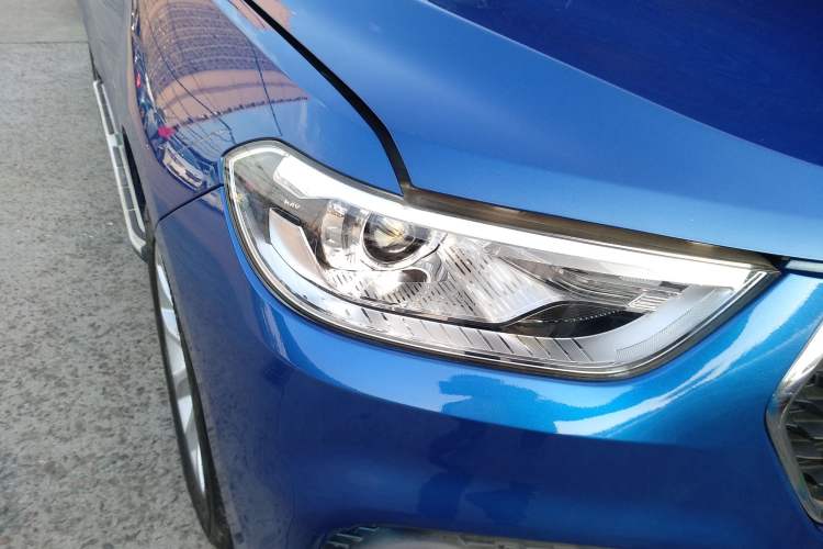 Used Haval H2 2017 Blue Label 1.5T Automatic Two-Wheel Drive Elite Model Right Front Headlight