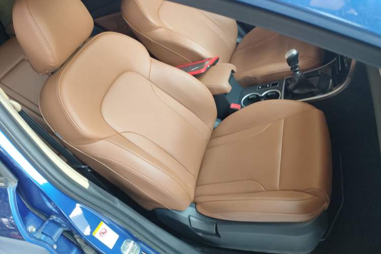 Used Haval H2 2017 Red-Label 1.5T Manual Two-Wheel Drive Luxury Model Right Front Seat