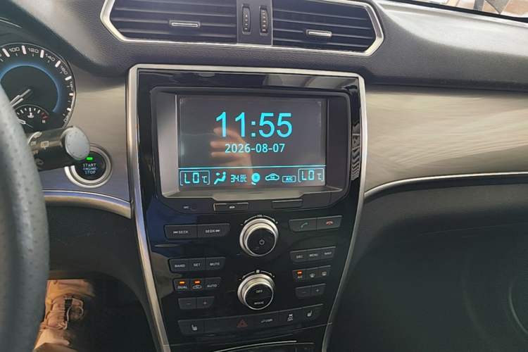 Used Haval H2 2017 Red-Label 1.5T Manual Two-Wheel Drive Luxury Model Audio And AC Panel