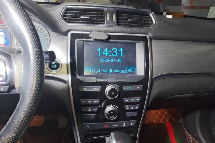 Used Haval H2 2017 Red-Label 1.5T Automatic Two-Wheel Drive Luxury Model Audio And AC Panel