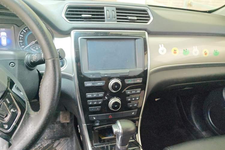 Used Haval H2 2017 Red-Label 1.5T Automatic Two-Wheel Drive Elite Model Audio And AC Panel