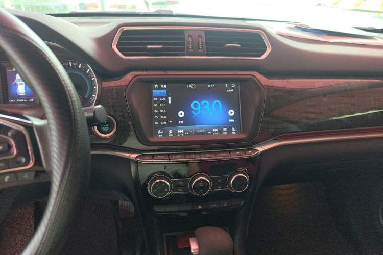 Used Haval H2 2017 Blue Label 1.5T Automatic Two-Wheel Drive Luxury Model Audio And AC Panel