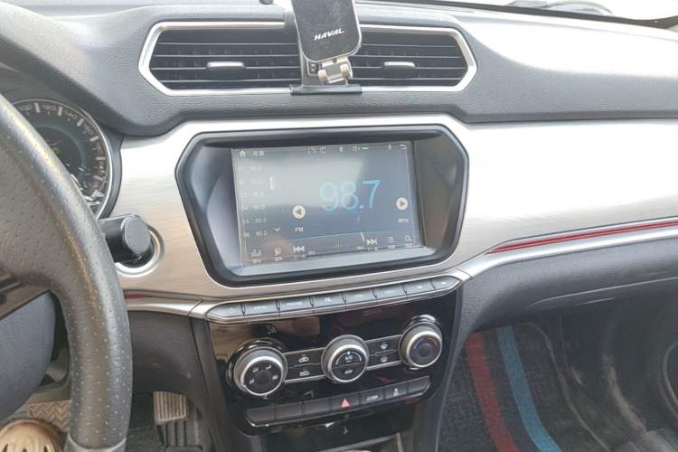 Used Haval H2 2017 Blue Label 1.5T Automatic Two-Wheel Drive Luxury Model Audio And AC Panel