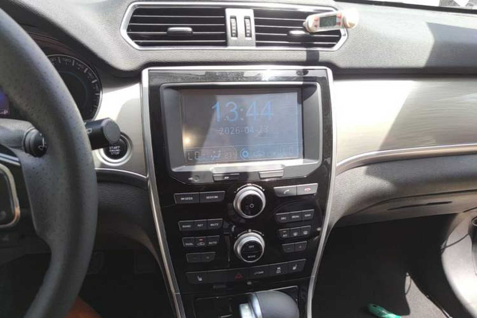 Used Haval H2 2017 Red-Label 1.5T Automatic Two-Wheel Drive Luxury Model Audio And AC Panel