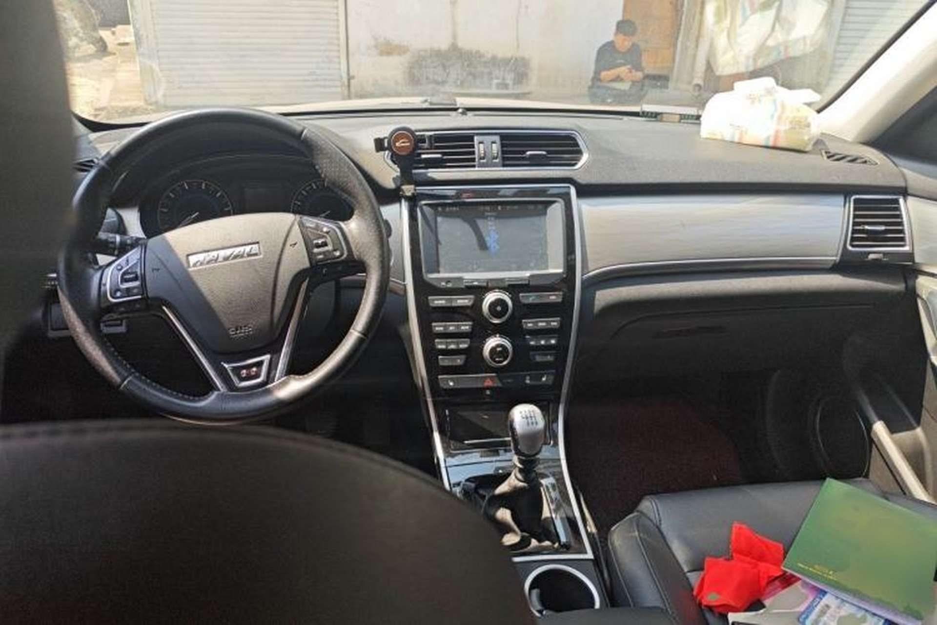 Used Haval H2 2017 Red-Label 1.5T Manual Two-Wheel Drive Luxury Model Center Console