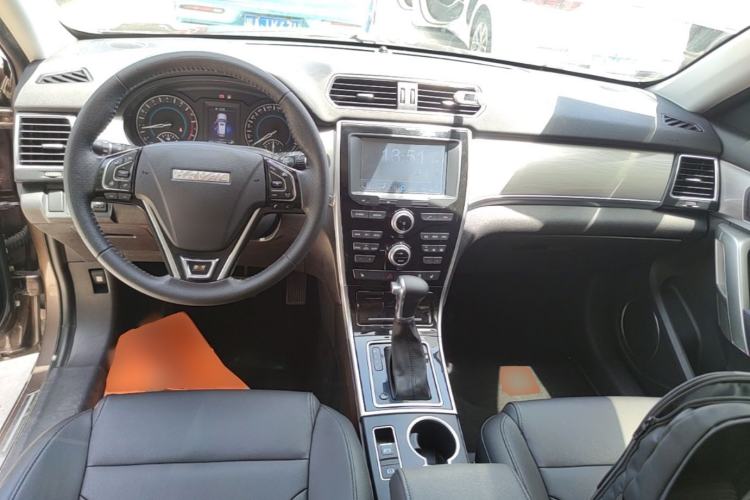 Used Haval H2 2017 Red-Label 1.5T Automatic Two-Wheel Drive Luxury Model Center Console
