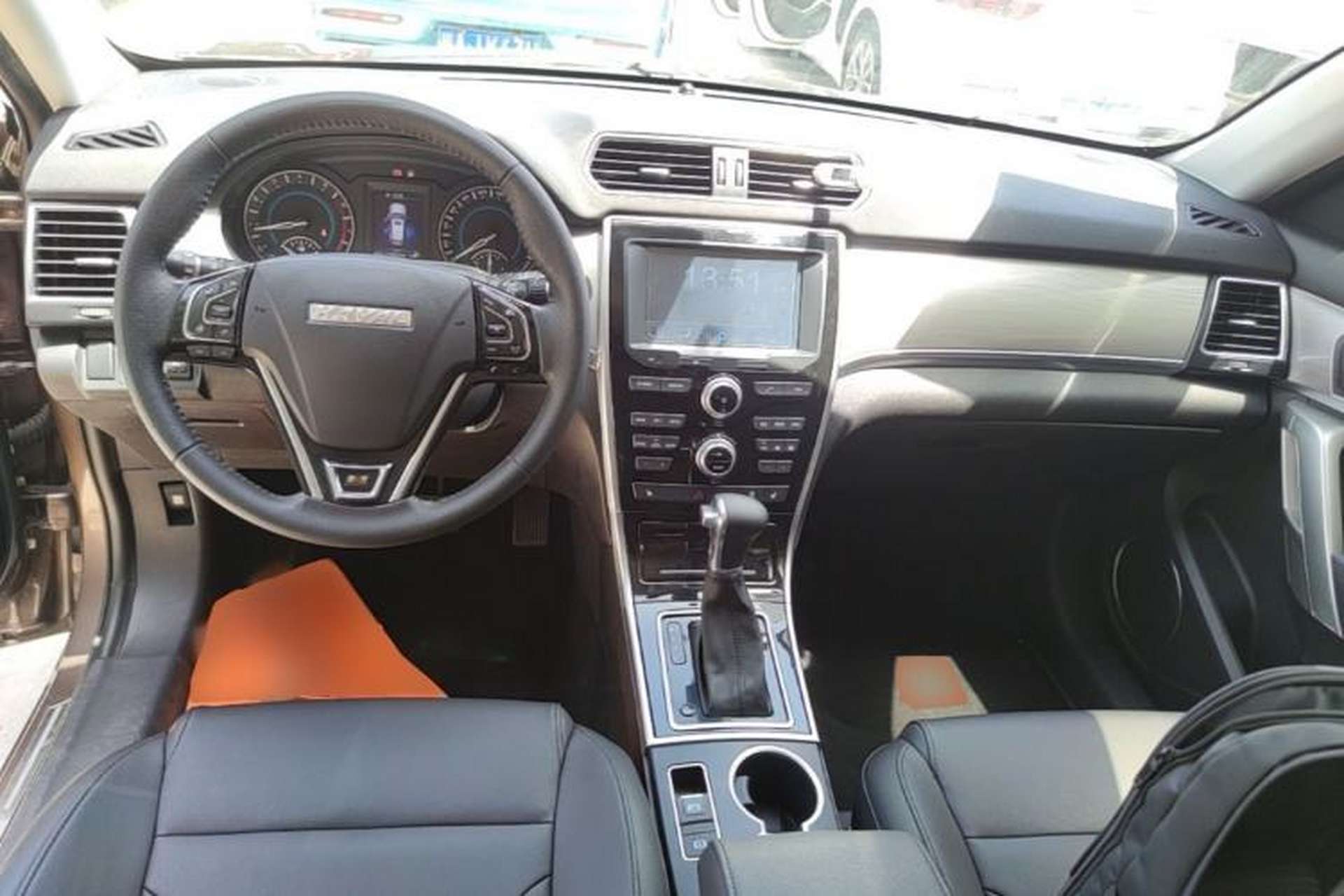 Used Haval H2 2017 Red-Label 1.5T Automatic Two-Wheel Drive Luxury Model Center Console