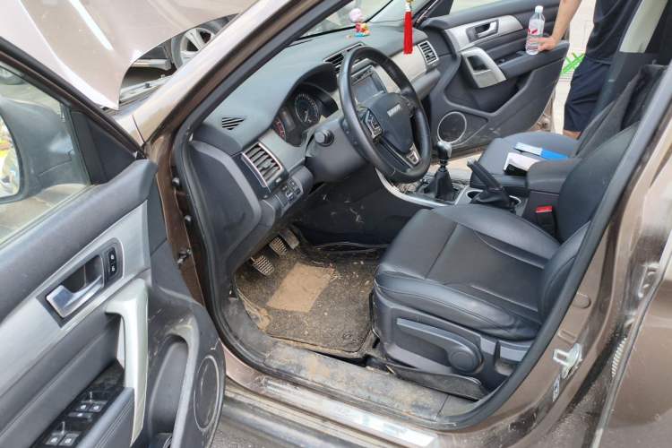 Used Haval H2 2017 Red-Label 1.5T Manual Two-Wheel-Drive Elite Model Driver Seat