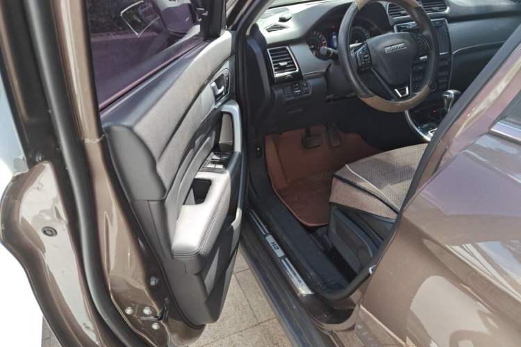 Used Haval H2 2017 Red-Label 1.5T Automatic Two-Wheel Drive Elite Model Driver Seat