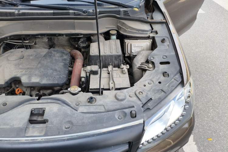 Used Haval H2 2017 Red-Label 1.5T Manual Two-Wheel-Drive Elite Model Engine Bay Left