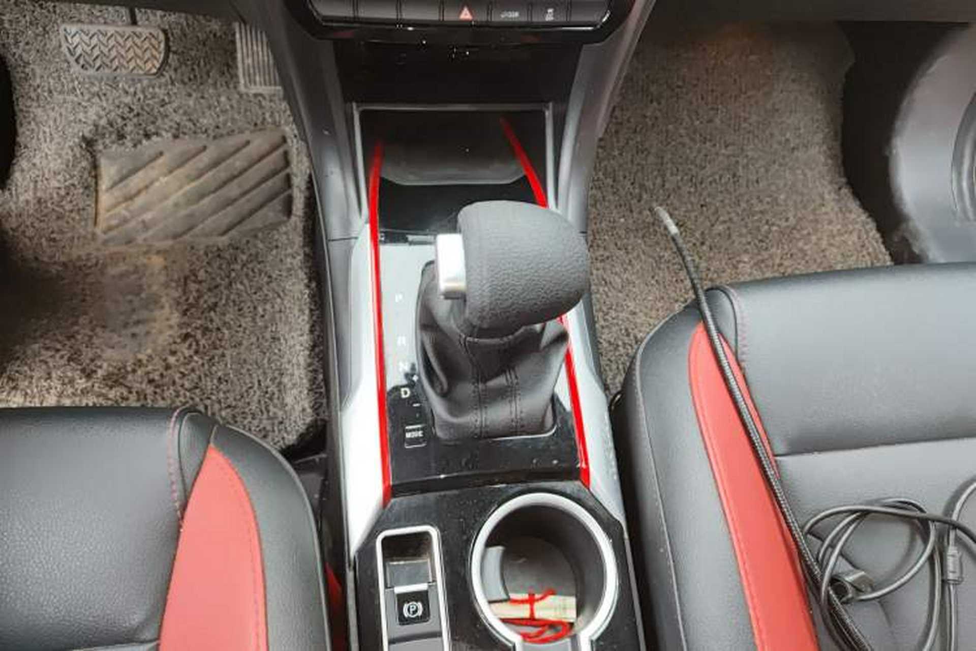 Used Haval H2 2017 Blue Label 1.5T Automatic Two-Wheel Drive Luxury Model Gear Lever