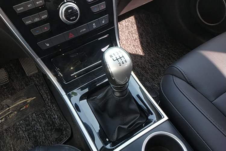 Used Haval H2 2017 Red-Label 1.5T Manual Two-Wheel Drive Luxury Model Gear Lever