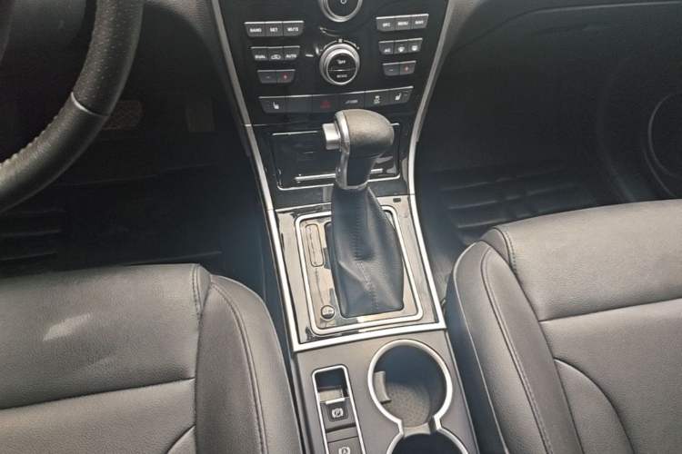 Used Haval H2 2017 Red-Label 1.5T Automatic Two-Wheel Drive Luxury Model Gear Lever