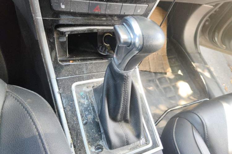 Used Haval H2 2017 Red-Label 1.5T Automatic Two-Wheel Drive Elite Model Gear Lever