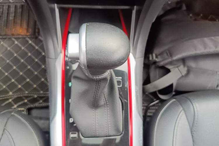 Used Haval H2 2017 Blue Label 1.5T Automatic Two-Wheel Drive Luxury Model Gear Lever