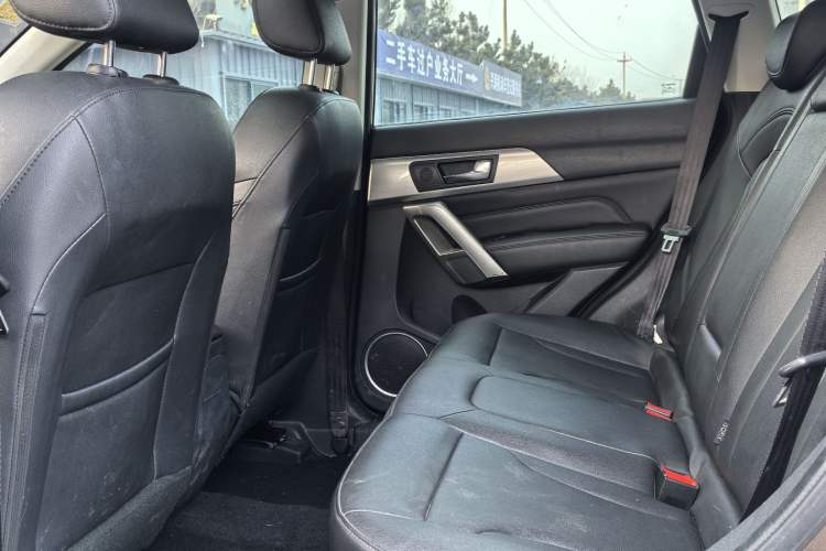 Used Haval H2 2017 Blue Label 1.5T Manual Two-Wheel Drive Luxury Model Interior 2